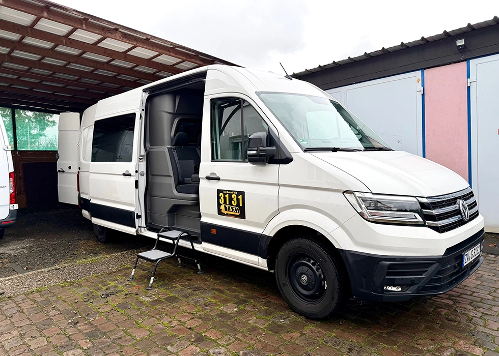 Großraumtaxi der Firma Witt